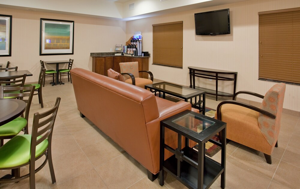 Holiday Inn Express & Suites Topeka North by IHG - photo 17