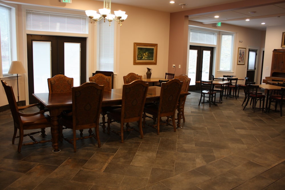 Hearthstone Elegant Lodge by the River - photo 37