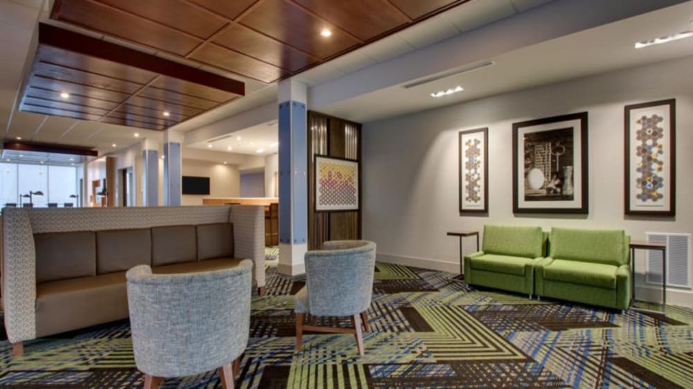 Holiday Inn Express Hotel & Suites Mount Pleasant by IHG - photo 58
