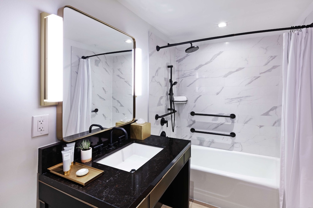 C. Baldwin Curio Collection by Hilton - photo 32
