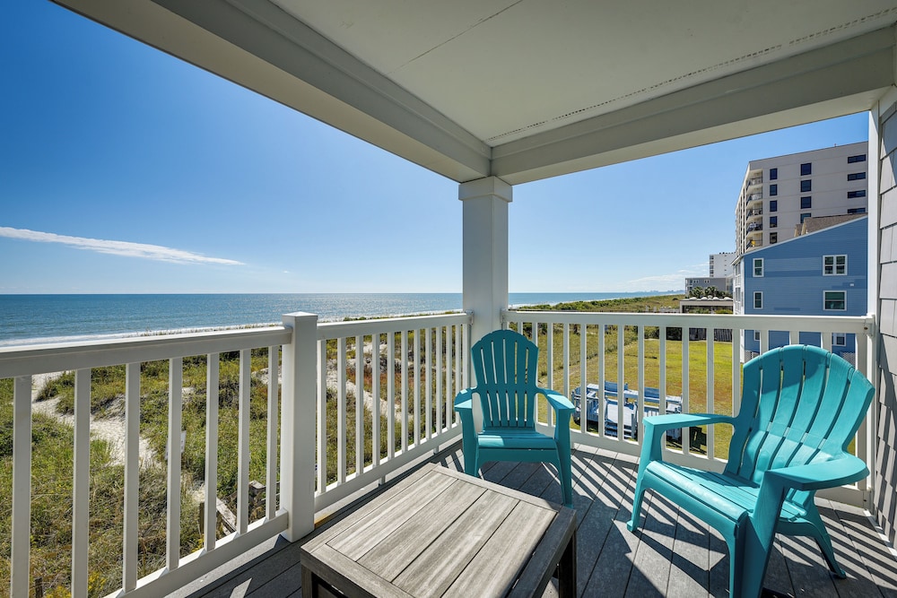 Ocean View Condo Walk to Windy Hill Beach — 4-Star Luxury Hotel in Myrtle Beach, United States