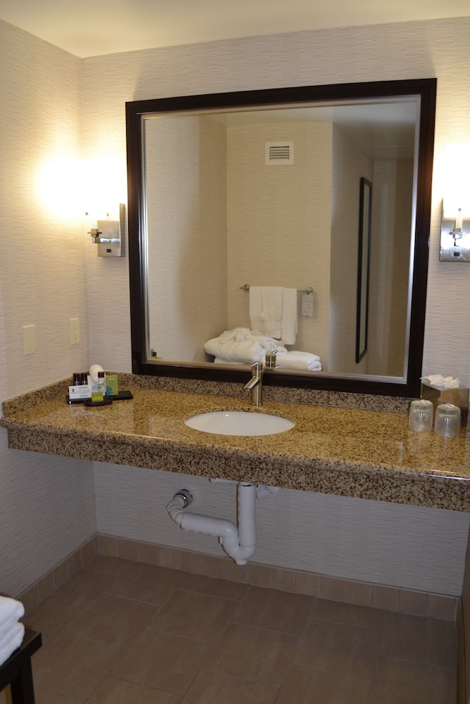 Embassy Suites Palmdale - photo 27