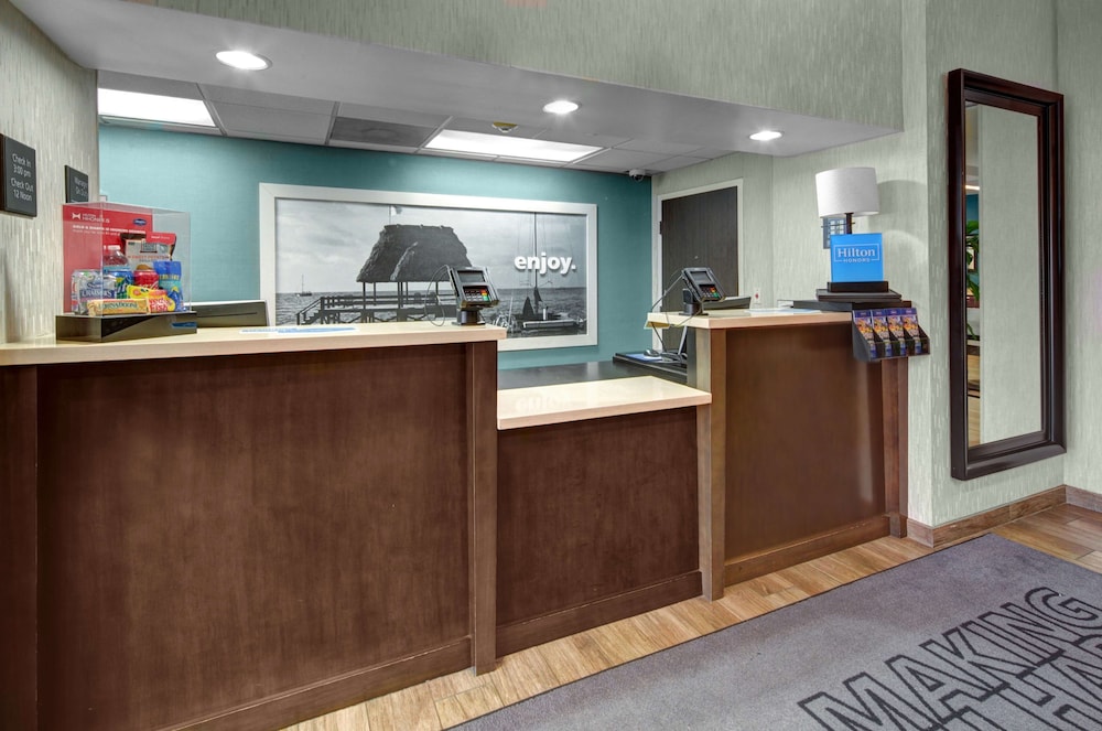 Hampton Inn Miami Coconut Grove Coral Gables - photo 2
