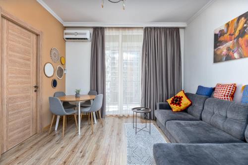 LE Home Cozy 2 BR apartment in Saburtalo