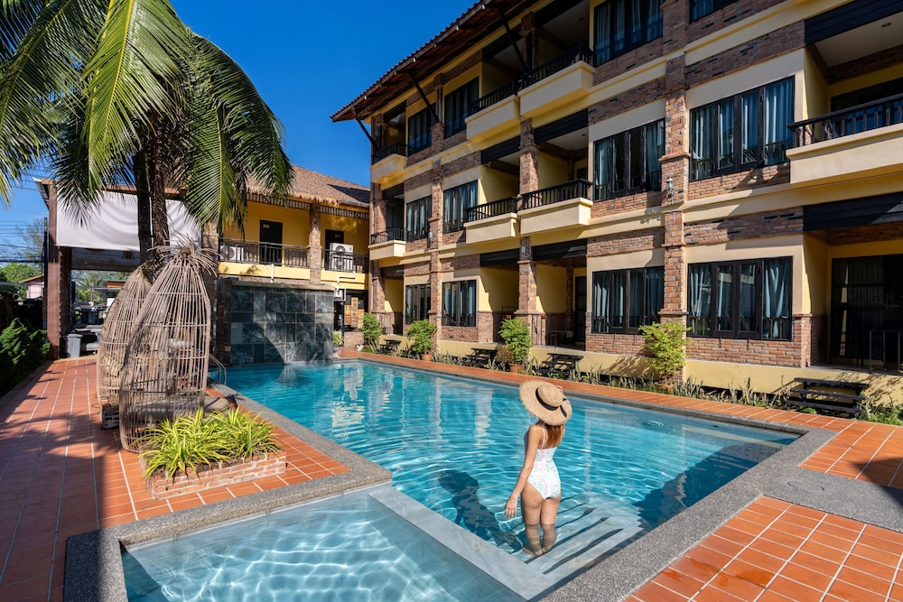 Motive Cottage Resort in Takua Pa, Thailand