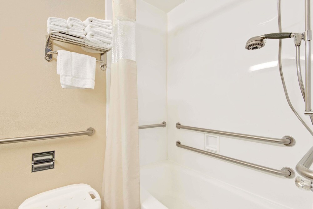 Days Inn by Wyndham Washington Pennsylvania - photo 8