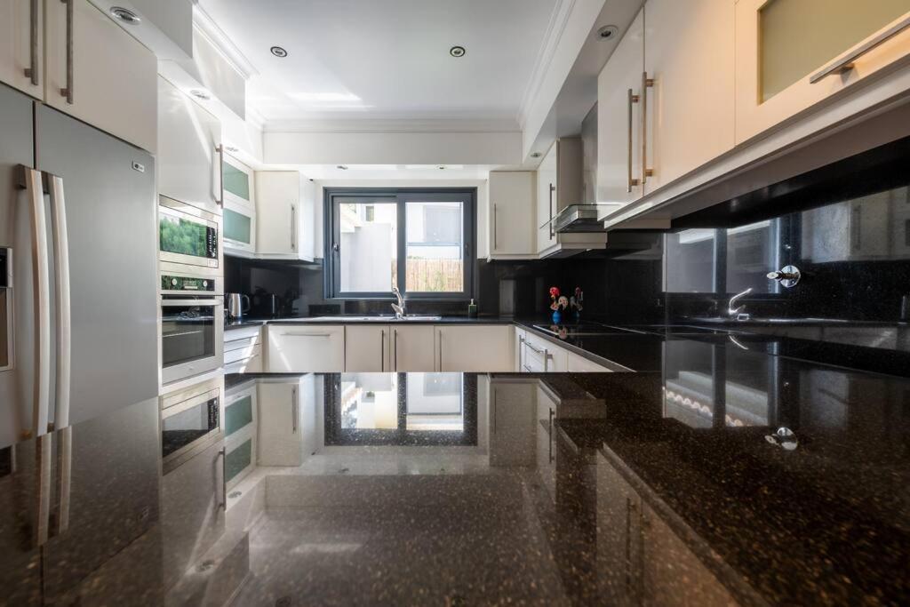 Luxury Haven: Heated Pool AC & Sun in Ponta Do Sol, Portugal