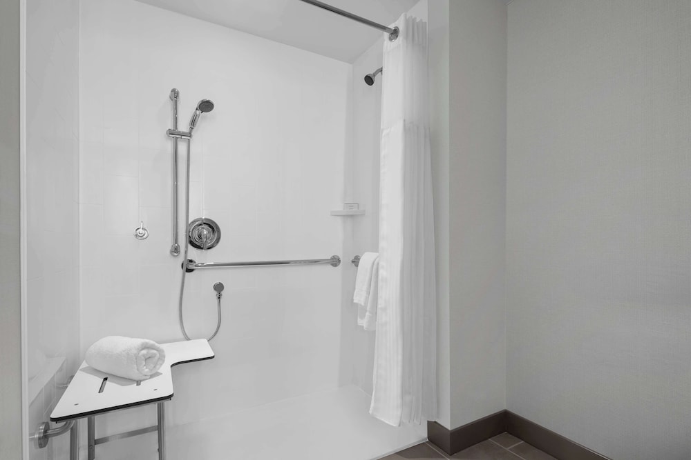 Hilton Garden Inn Camden Waterfront Philadelphia - photo 32
