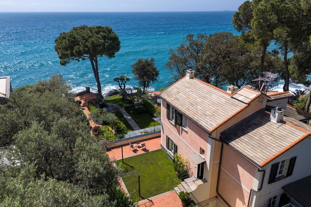 Wonderful Villa In Mulinetti — 4-Star Luxury Hotel in Recco, Italy