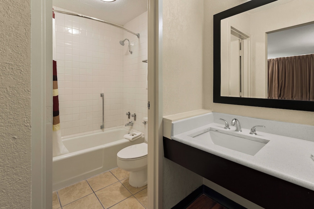 Red Roof Inn & Suites Cave City - photo 22