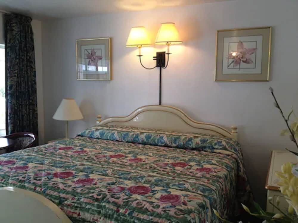 Three Oaks Motel - photo 16