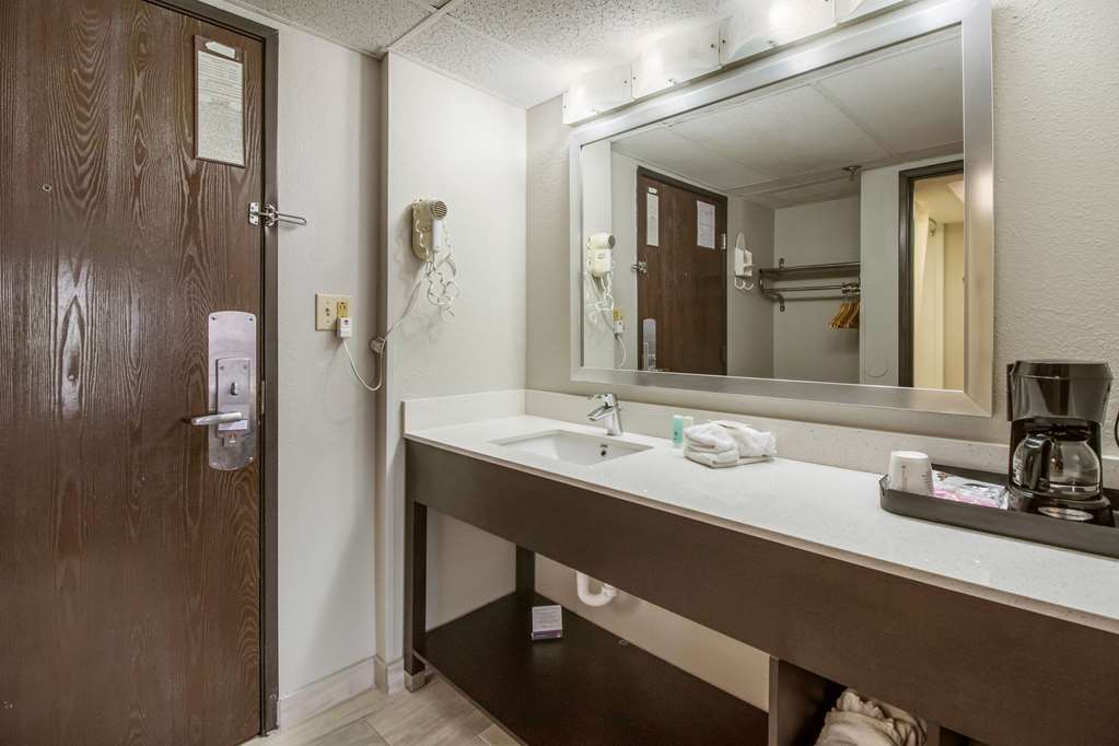 Clarion Hotel Jackson Northwest - photo 13