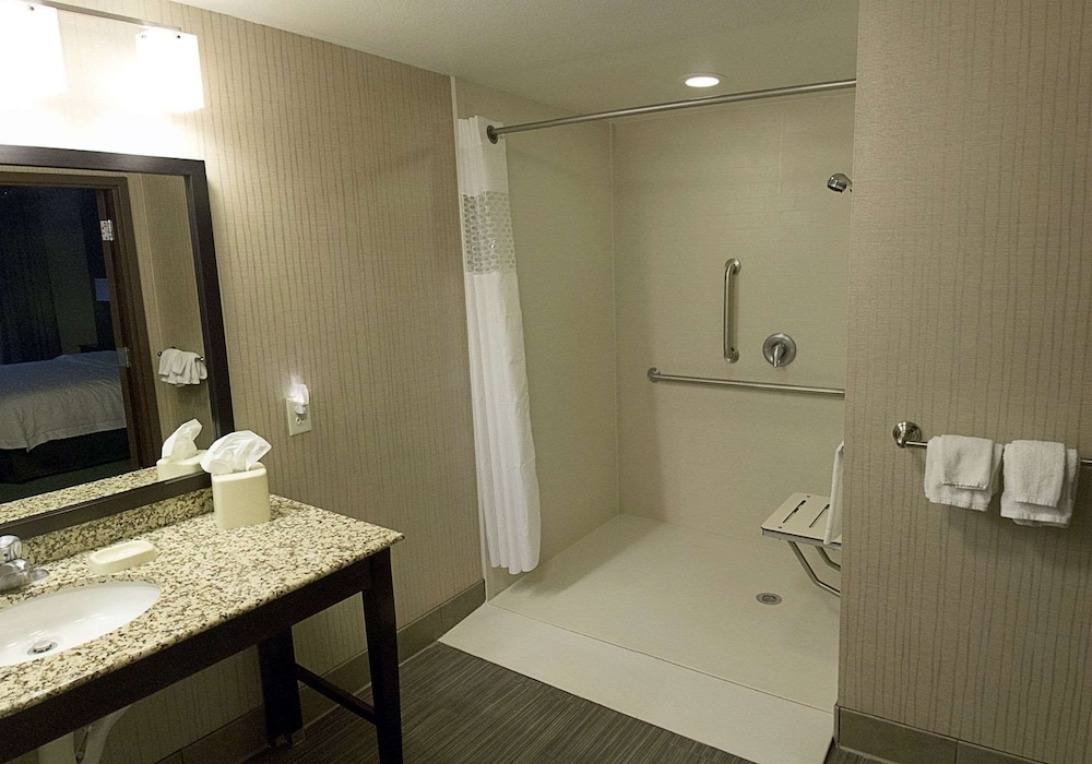 Hampton Inn & Suites Bismarck Northwest - photo 17