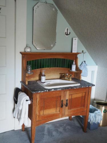 Old Consulate Inn - photo 28