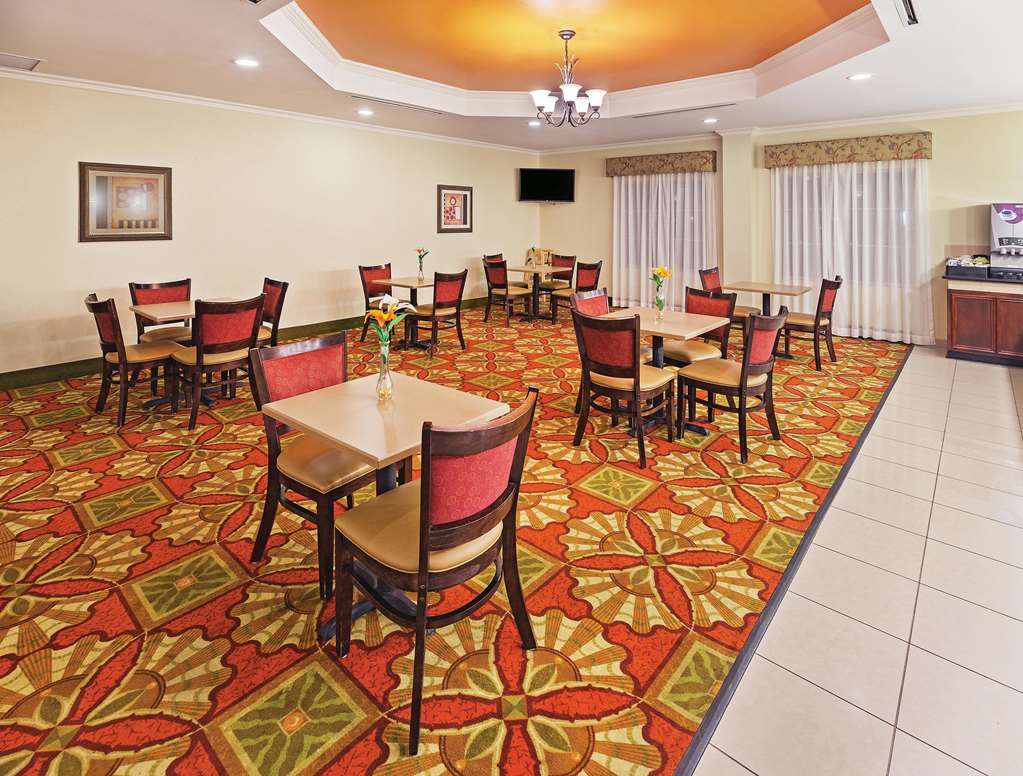 La Quinta Inn & Suites by Wyndham Columbus TX - photo 39