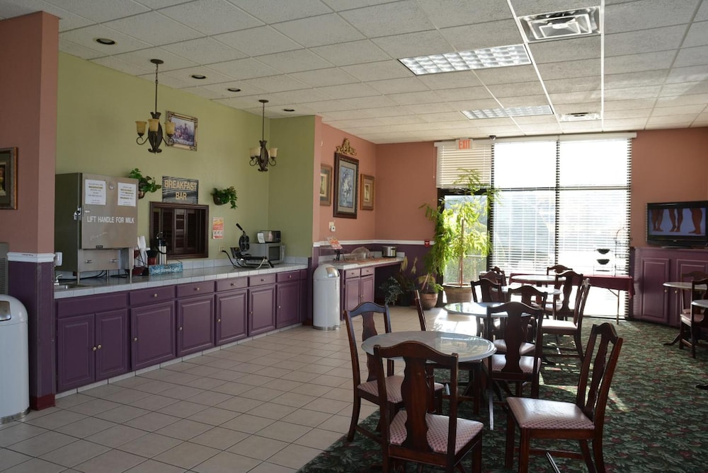 Lincoln Inn Express Hotel and Suites - photo 29