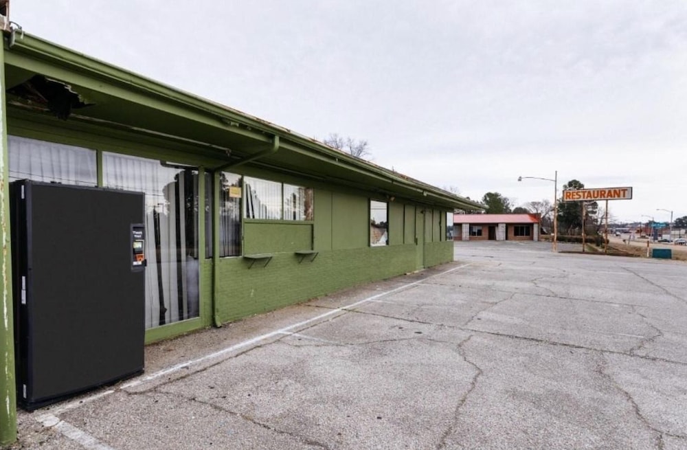 OYO Hotel Holly Springs MS - photo 2