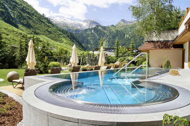 Hotel Alpenhof — 4-Star Luxury Hotel in Tux, Austria