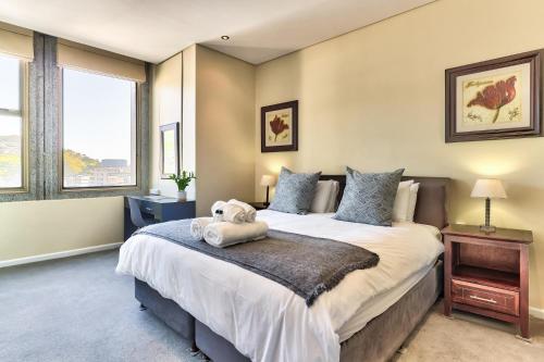 Central City Pad with Gym Pool Iconic Views — 4-Star Luxury Hotel in Cape Town, South Africa