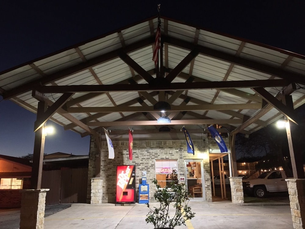 Ranch House Inn and Suites - photo 2