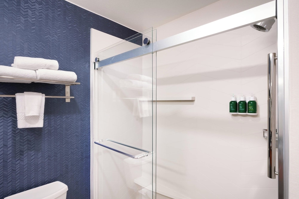 Fairfield Inn & Suites by Marriott Seattle Bellevue Redmond - photo 12