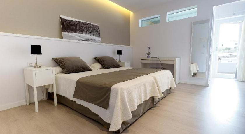 Hostal La Palma — 4-Star Luxury Hotel in Mercadal, Spain