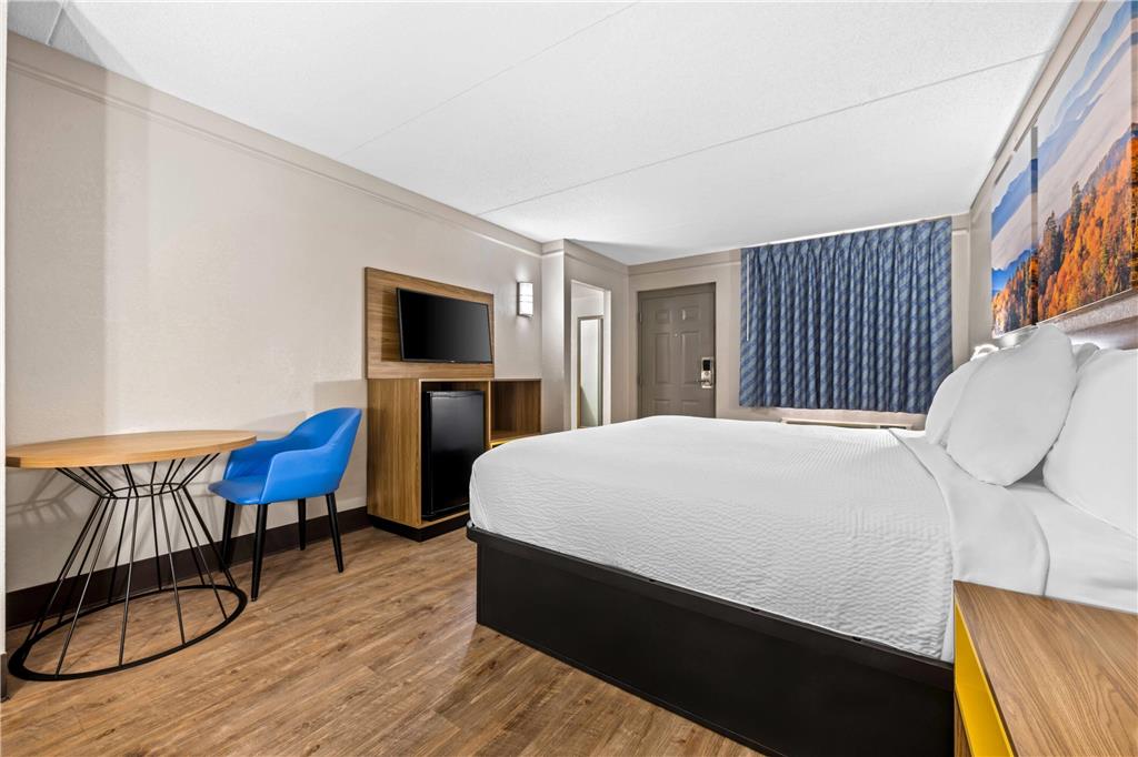 Days Inn by Wyndham Birmingham West - photo 25