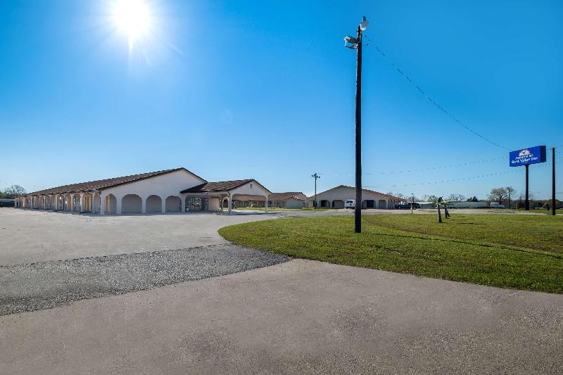 Americas Best Value Inn Bonham - photo 7