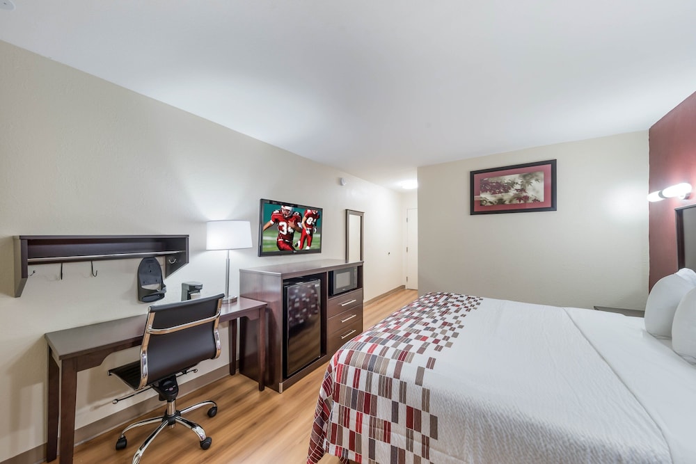 Red Roof Inn & Suites Denton - photo 12