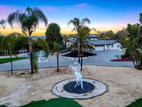 The Grand Vista Getaway — hotel in Vista