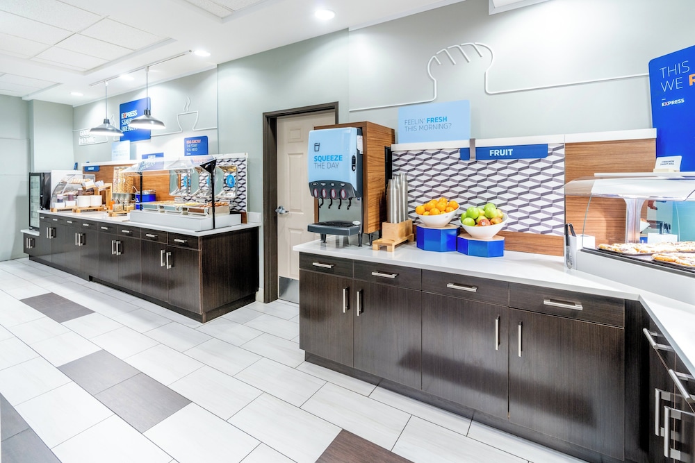 Holiday Inn Express Hotel & Suites Denver North Thornton by IHG - photo 32