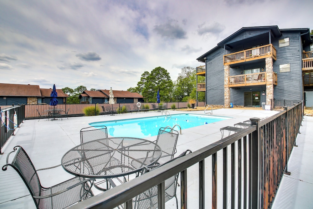 5 Mi to Casino: Waterfront Condo in Hot Springs - photo 2