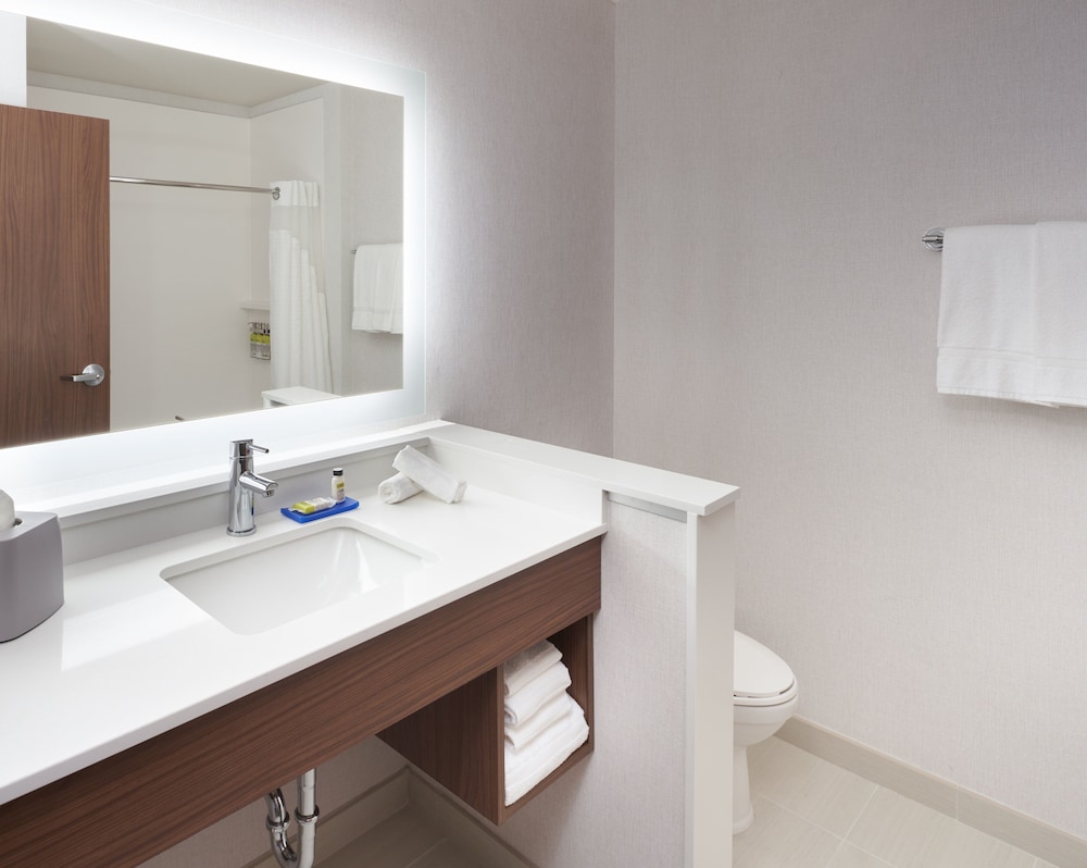Holiday Inn Express Doral Miami by IHG - photo 17