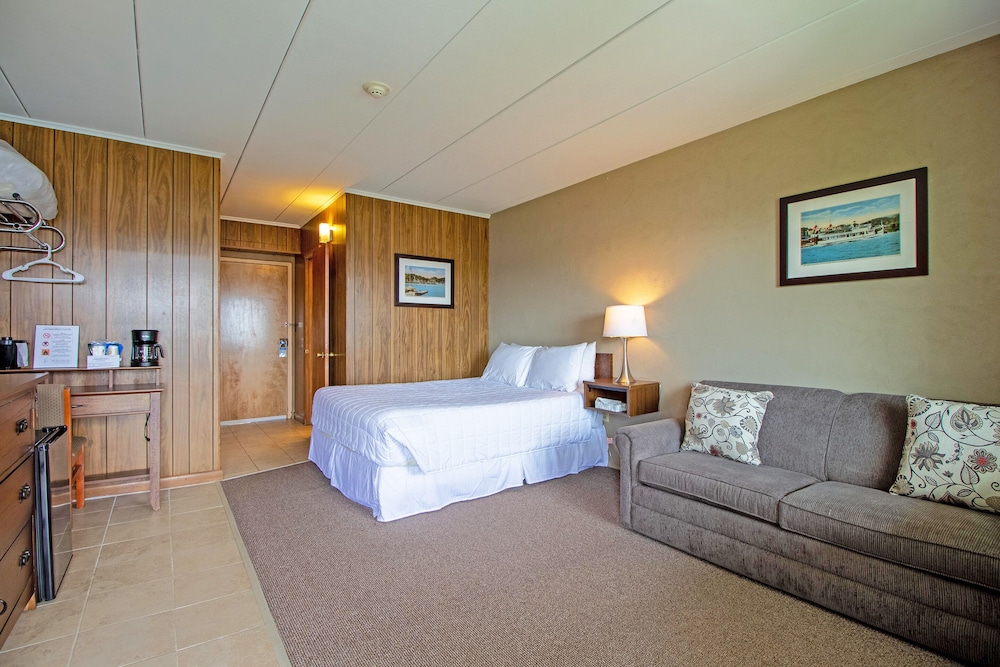 Half Moon Motel & Cottages - photo 31