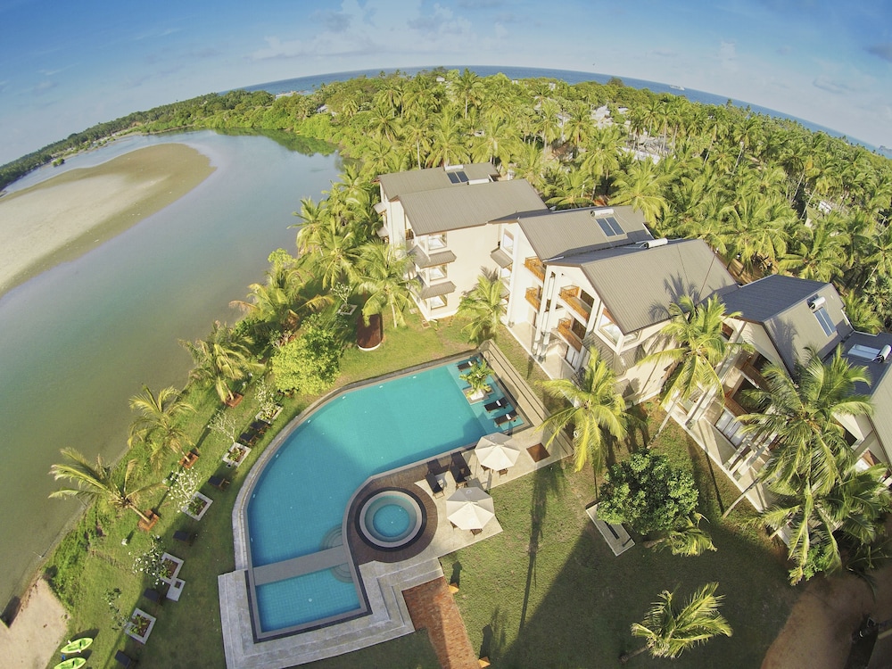 Amaranthe Bay Resort & Spa