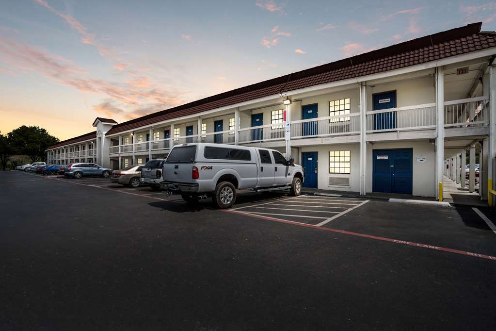 Motel 6 Dallas TX Market Center - photo 15