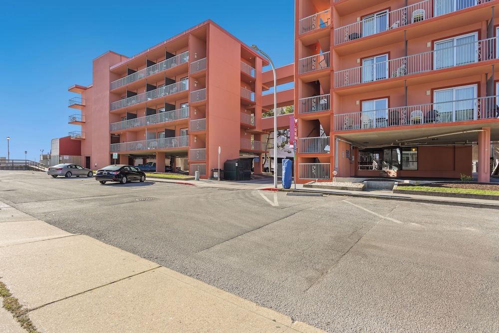 Americana Motor Inn Oceanfront - photo 30