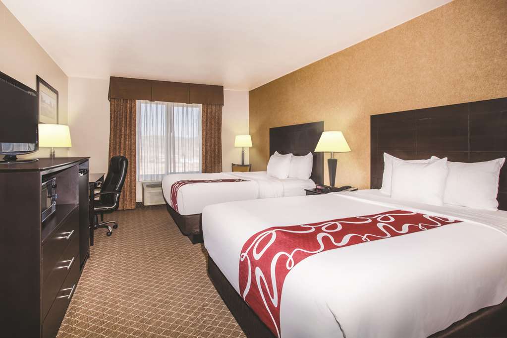 La Quinta Inn & Suites by Wyndham Ely - photo 16