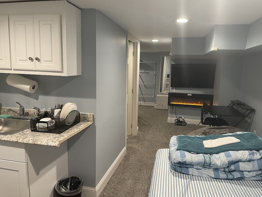 Downtown Suite Close to Topgolf Horseshoe Casino UM Baltimore - photo 8