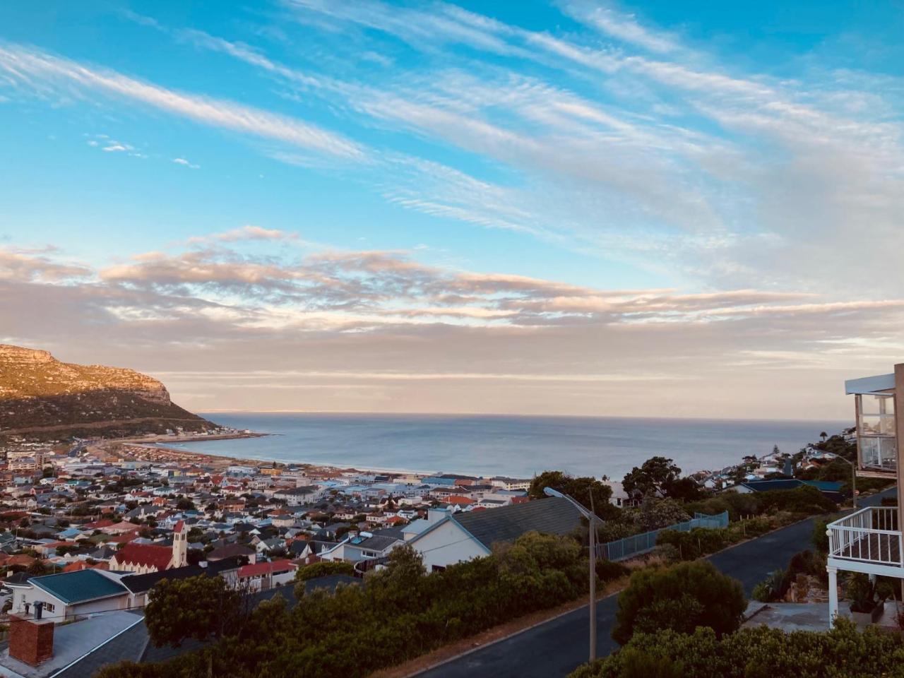 Two Oceans Artist's Home. — 4-Star Luxury Hotel in Cape Town, South Africa