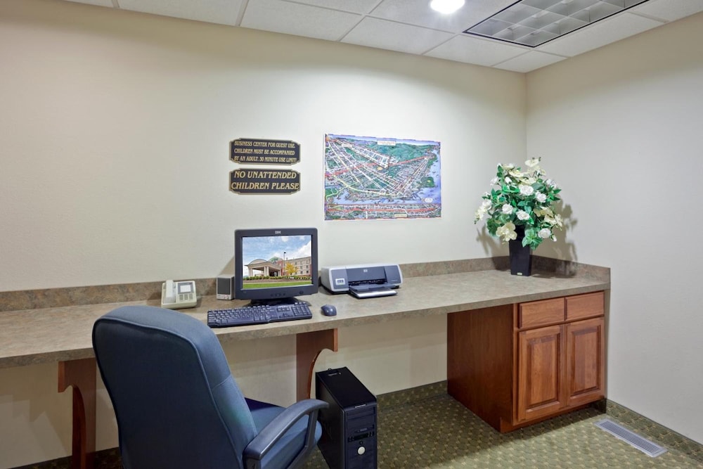 Triple Play Resort Hotel & Suites - photo 49