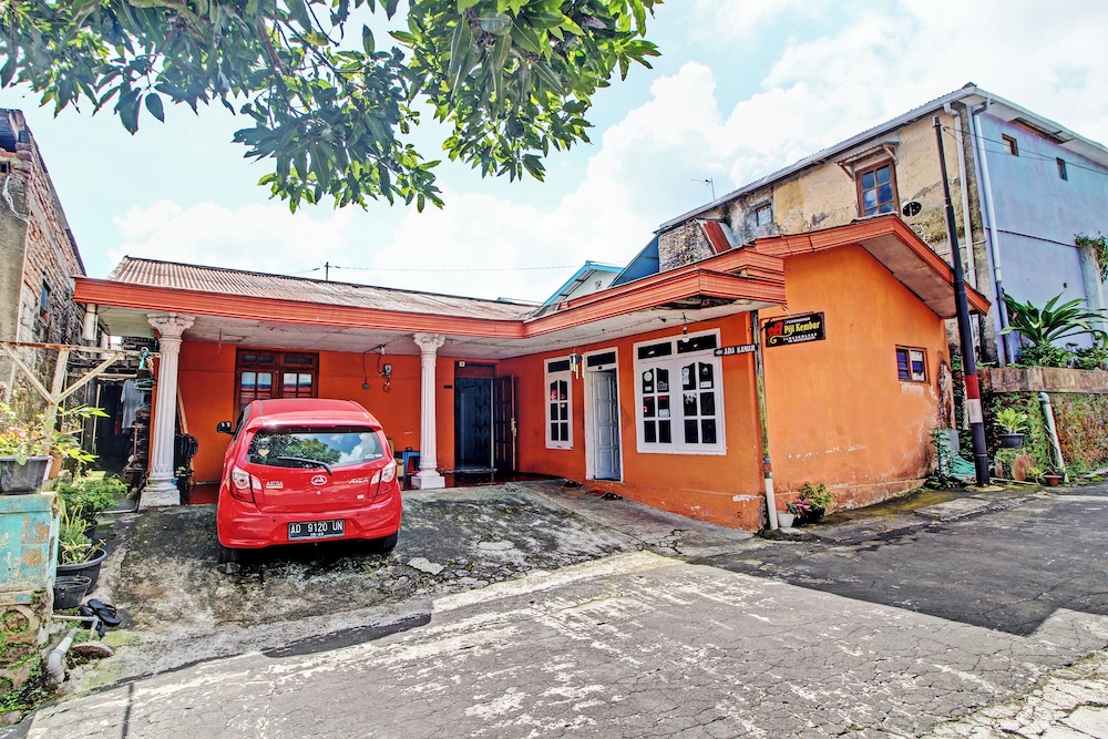 Penginapan Piji Kembar by Oyo — hotel in Karanganyar