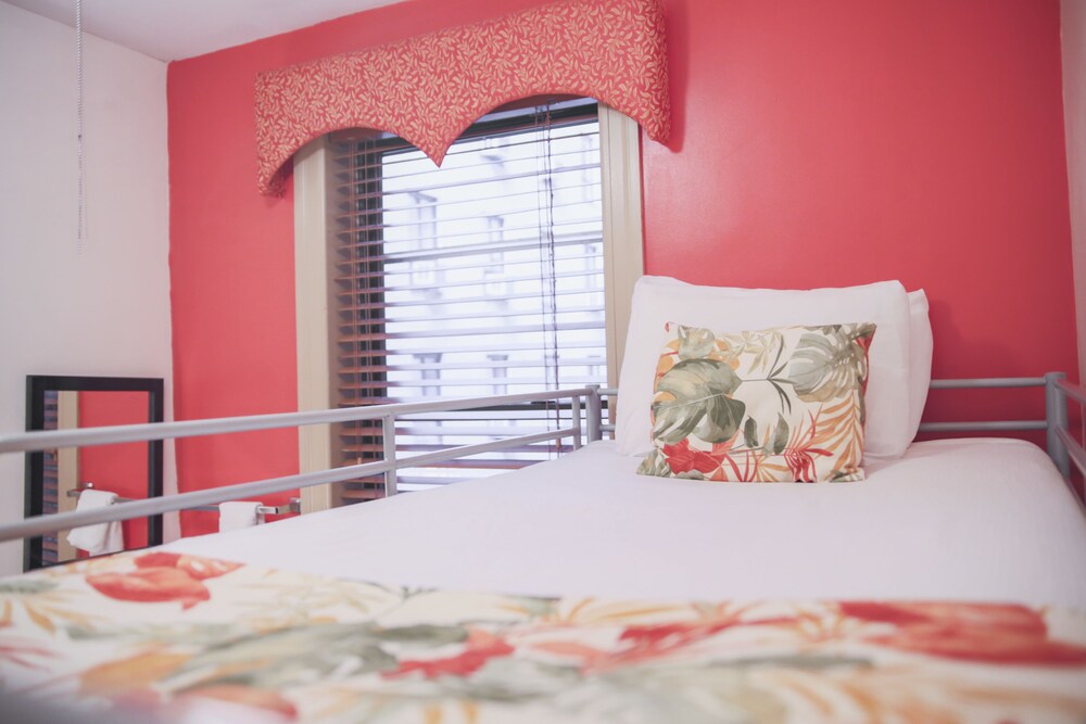 Royal Park Hotel and Hostel - photo 35