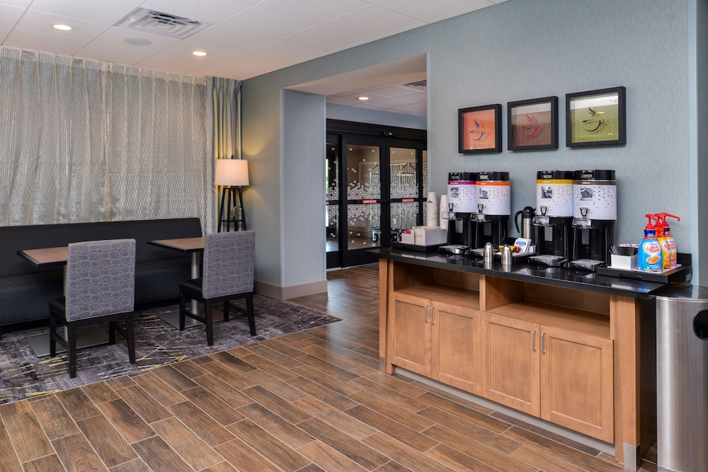Hampton Inn Omaha Airport - photo 32