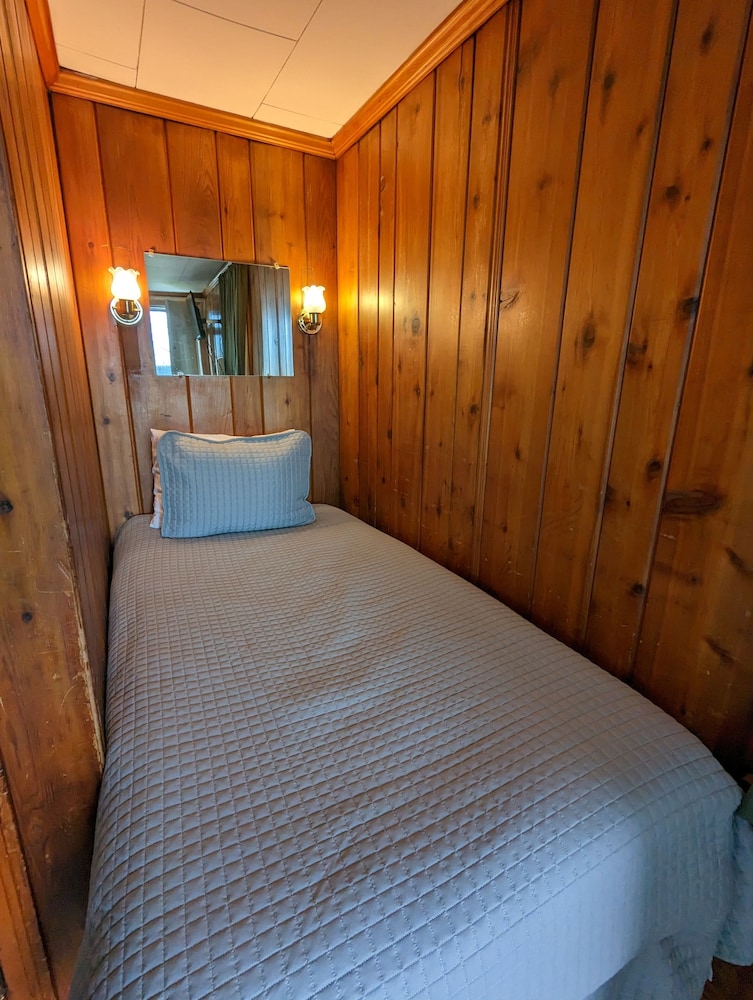 Riverside Motel - photo 83