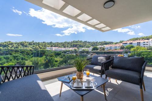 The Signature Suite By Duhomes