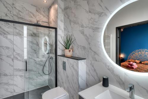Superbe 2 piA ces avec Jacuzzi privatif face Gare Proche CathAcdrale — Chartres — photo 3