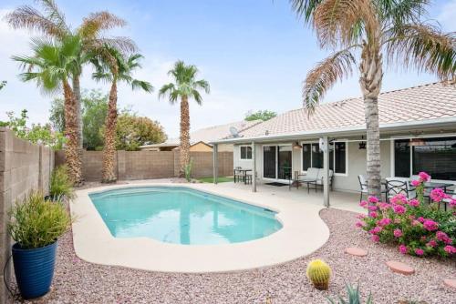 Sunkissed Private Pool 3br Oasis W Outdoor Lounge — Phoenix