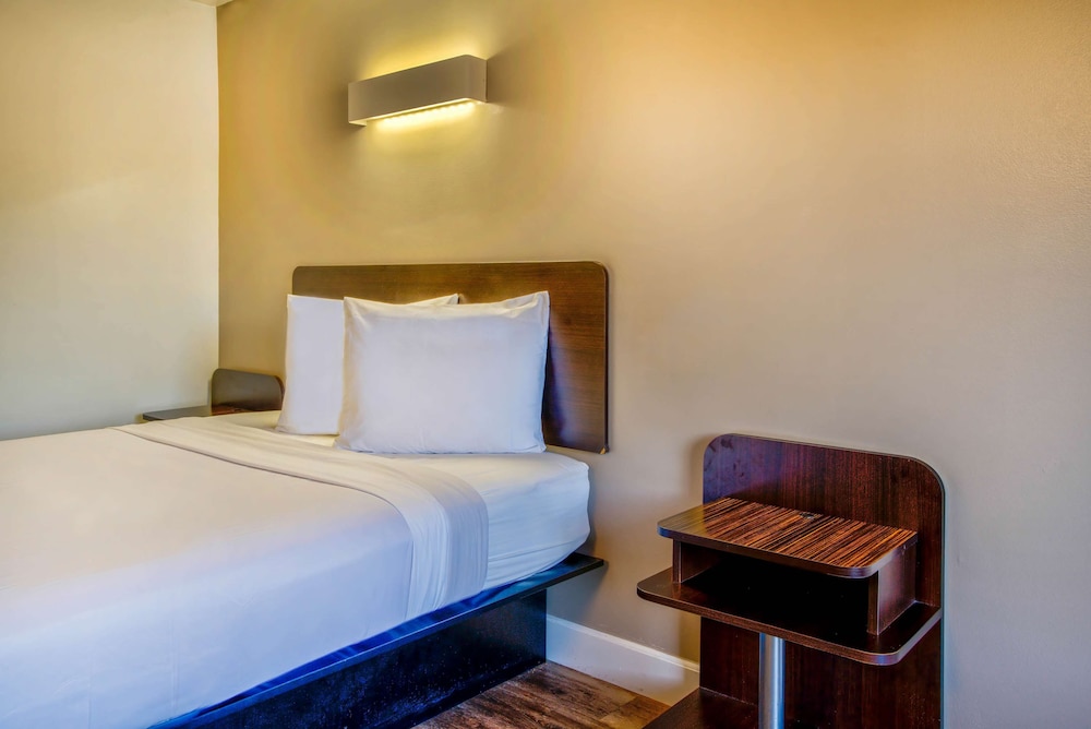 Motel 6 Hesperia CA West Main Street I 15 - photo 5