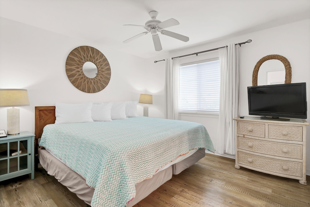 Sandpeddler Inn & Suites - photo 6